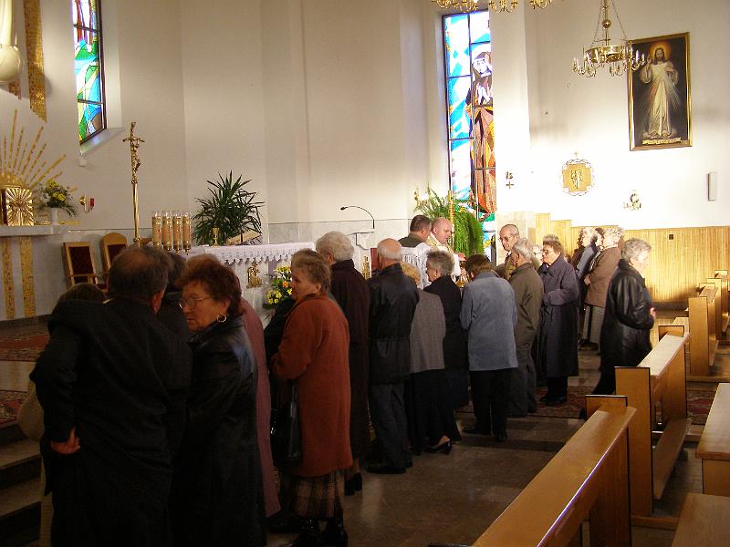 PA180036.JPG - W kościele podczas Mszy św. w intencji Seniorów