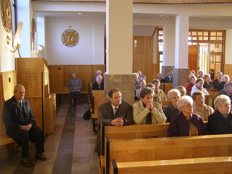 PA180042.JPG - W kościele podczas Mszy św. w intencji Seniorów