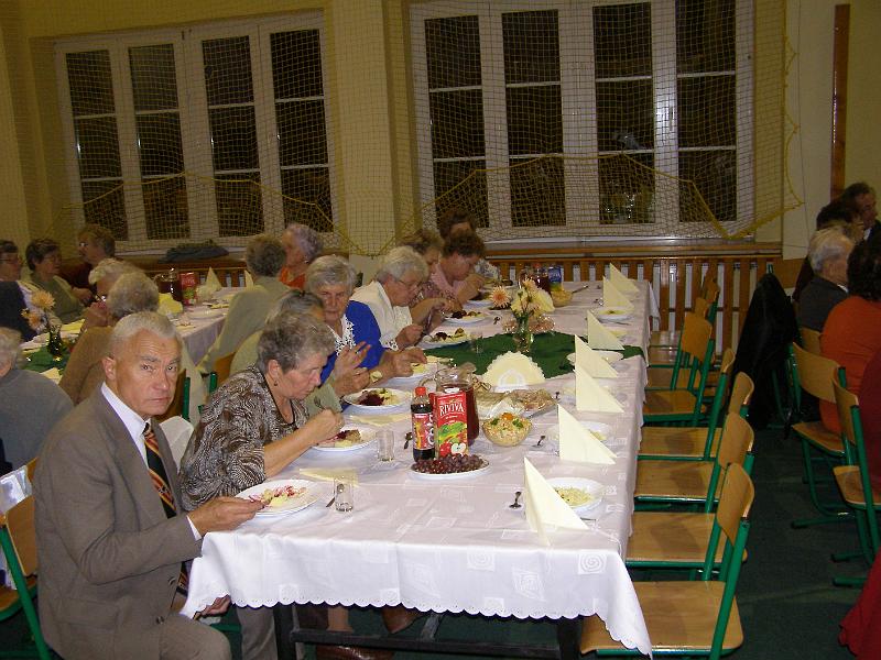 PA180094.JPG - W sali. Nasi Seniorzy.