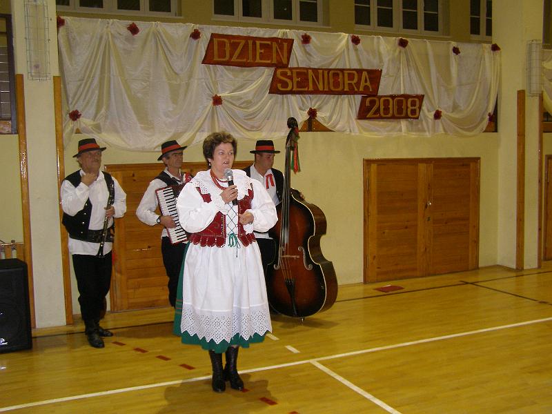 PA180164.JPG - W sali. Koncert Zespołu Pieśni i tańca "Lubatowianie"