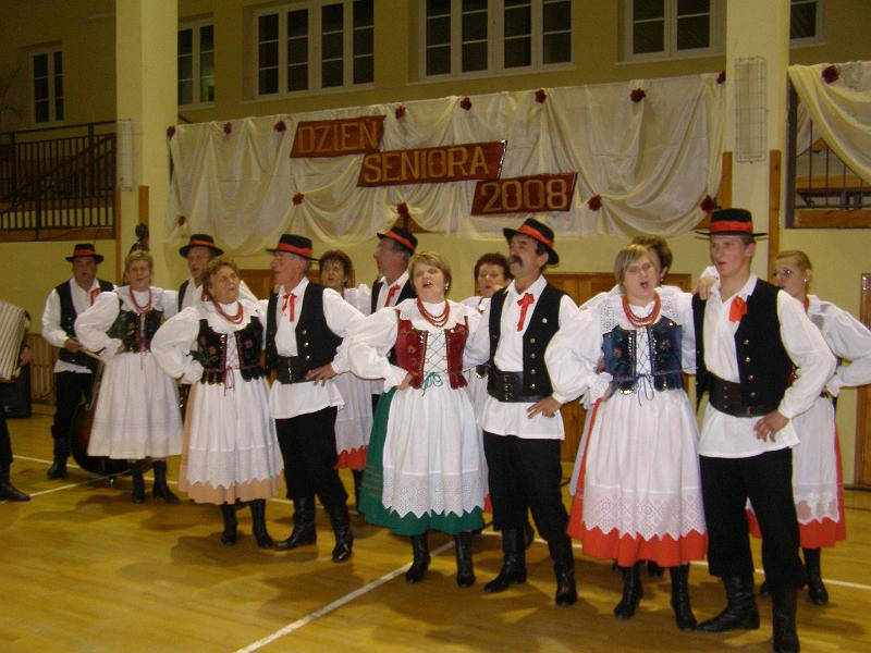 PA180182.JPG - W sali. Koncert Zespołu Pieśni i tańca "Lubatowianie"