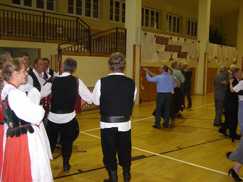 PA180291.JPG - W sali. Tańce i zabawa.