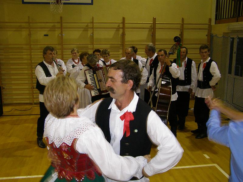 PA180294.JPG - W sali. Tańce i zabawa.