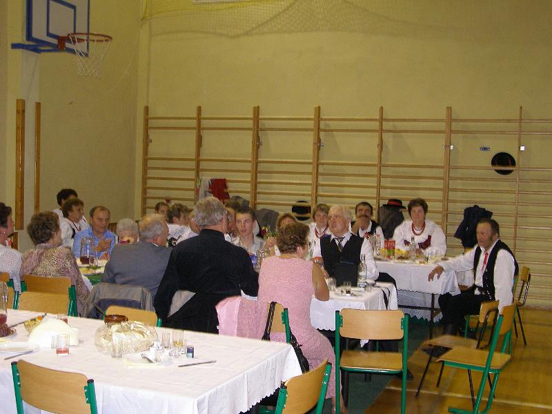 PA180401.JPG - W sali. Wspólne biesiadowanie i śpiewy "Lubatowian" i "Łęczan".