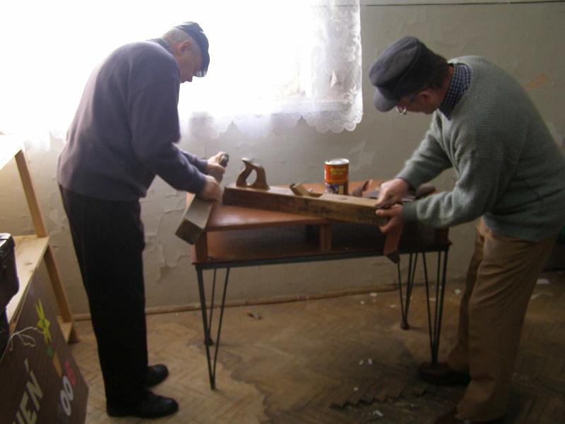 2006-30.jpg - Eksponaty w remoncie - naprawy, czyszczenie, konserwacja, i malowanie