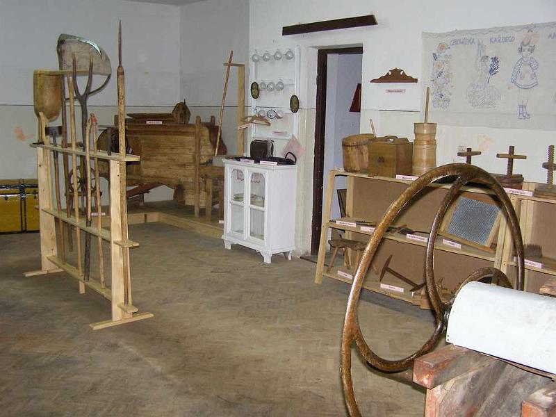 2006-59.jpg - Muzeum - Izba Pamięci Łęk Dukielskich - efekt końcowy w roku 2006