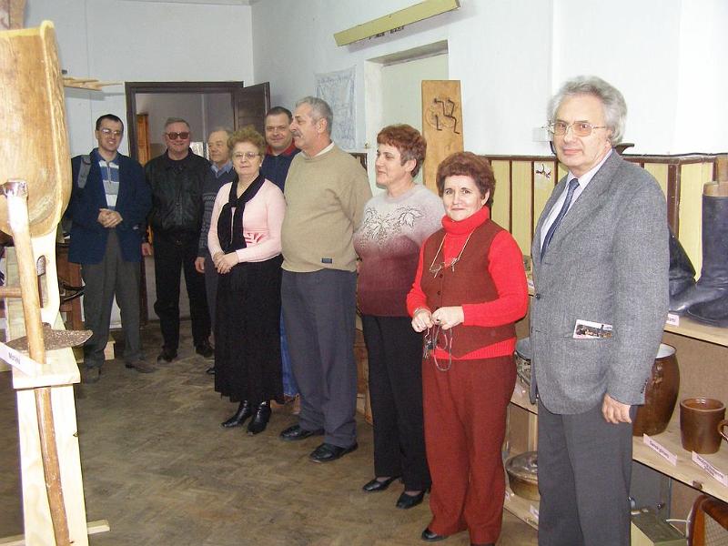 2006-62.jpg - Muzeum - Izba Pamięci Łęk Dukielskich - wizyta gości z Muzeum Etnograficznego w Rzeszowie