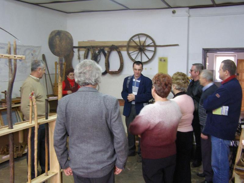 2006-63.jpg - Muzeum - Izba Pamięci Łęk Dukielskich - wizyta gości z Muzeum Etnograficznego w Rzeszowie