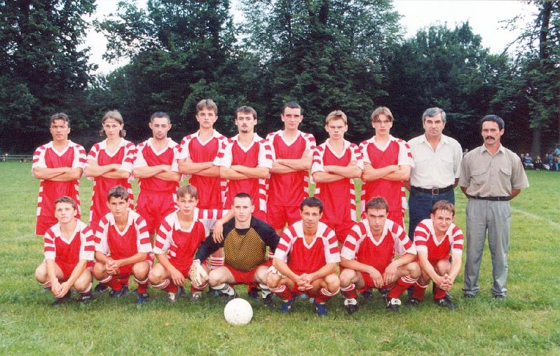 2000-1.jpg - Zorza A.D. 2000. Przed meczem o puchar burmistrza gminy Dukla