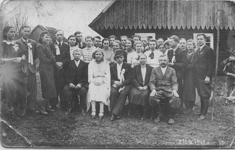 1941-2.jpg - Wiejskie wesele w rodzinie Wierdaków w 1941r.