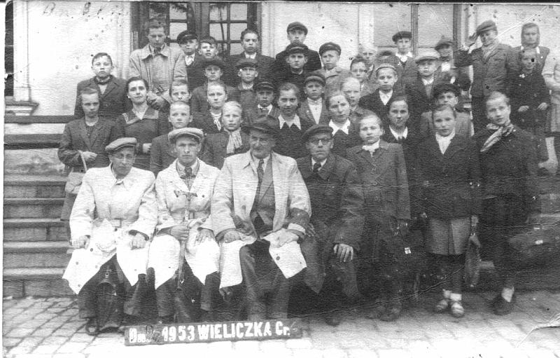 1953-1.jpg - Wycieczka szkolna do Wieliczki w 1953r.