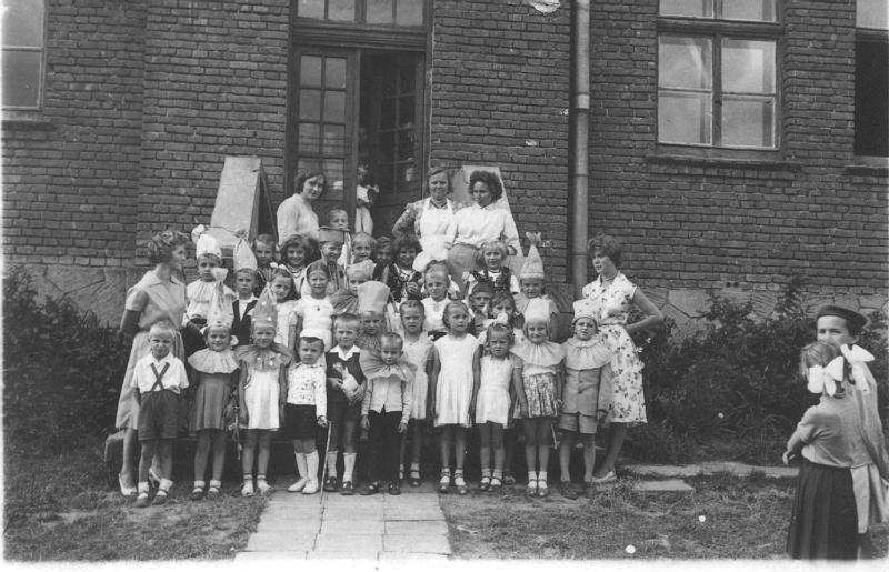 1965-3.jpg - Przedszkole w budynku szkoły lata 60-te