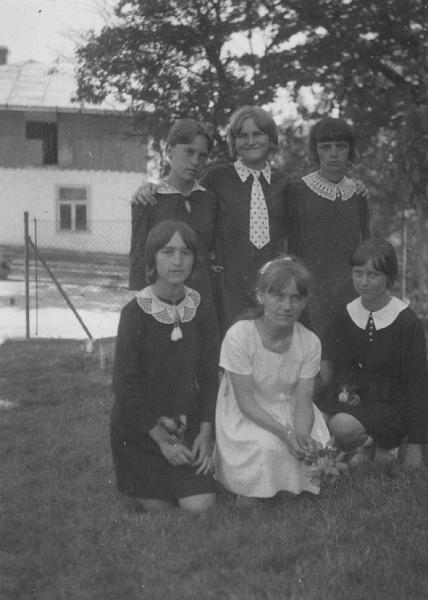 1966-3.jpg - Zakończenie VIII klasy w roku 1966