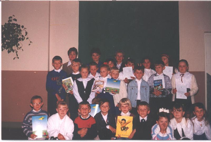 1998-1.jpg - Zakończenie szkoły na Myszkowskiem w 1998 roku