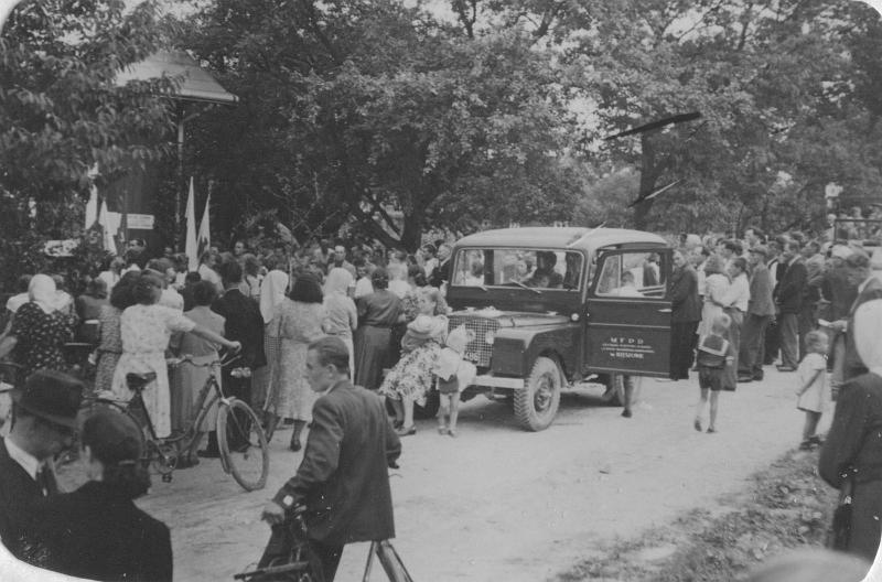 1950-4.jpg - 2 lipca1950. Otwarcie punktu PCK - Pogotowia Ratunkowego w Łękach Dukielskich. Dom Heleny i Andrzeja Jastrzębskich.
