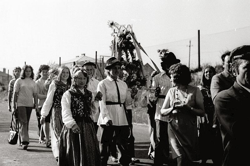 1974-6.jpg - Dożynki wiejskie w roku 1974